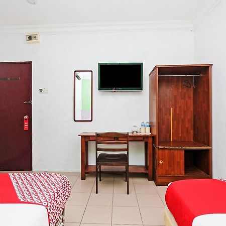 Oyo 850 Gold Star Hotel Chukai Esterno foto