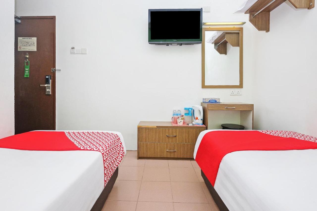 Oyo 850 Gold Star Hotel Chukai Esterno foto