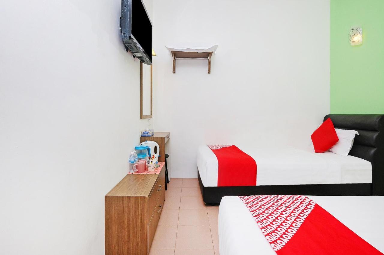 Oyo 850 Gold Star Hotel Chukai Esterno foto