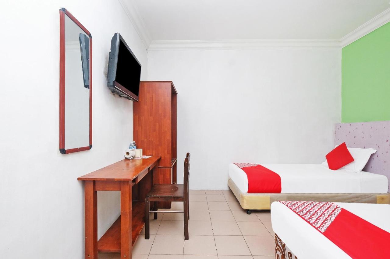 Oyo 850 Gold Star Hotel Chukai Esterno foto