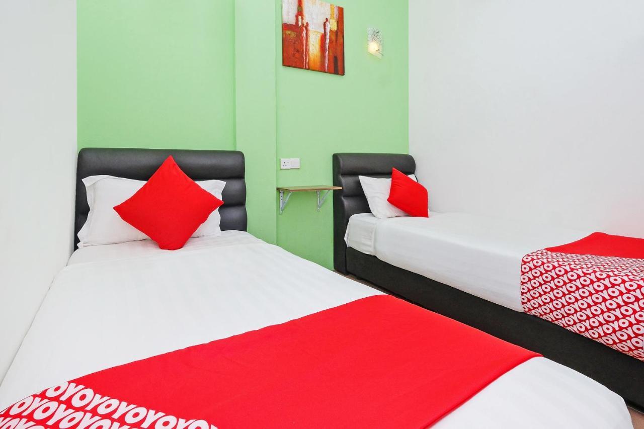 Oyo 850 Gold Star Hotel Chukai Esterno foto