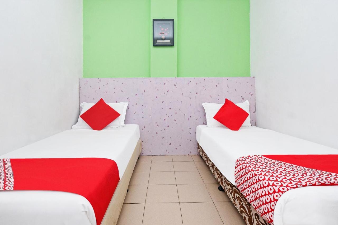 Oyo 850 Gold Star Hotel Chukai Esterno foto