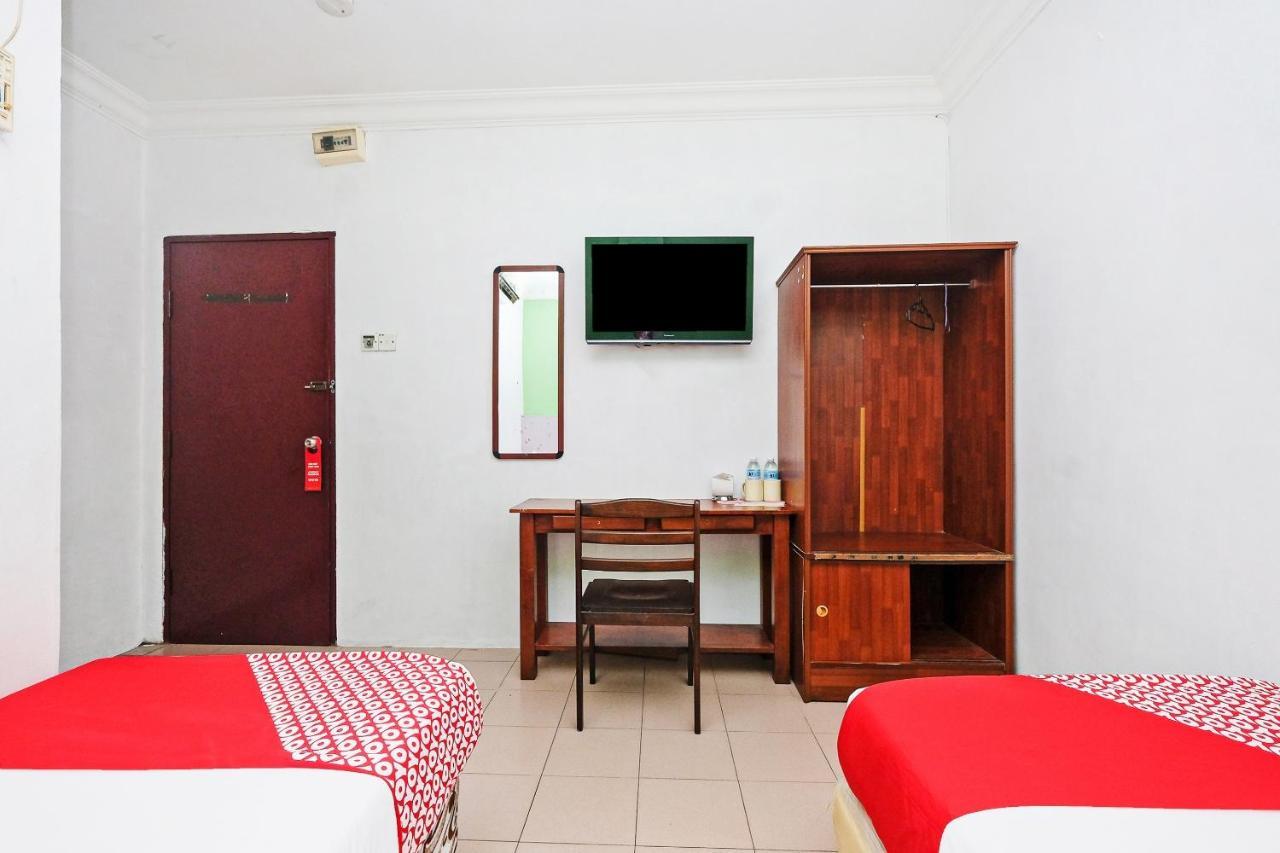 Oyo 850 Gold Star Hotel Chukai Esterno foto
