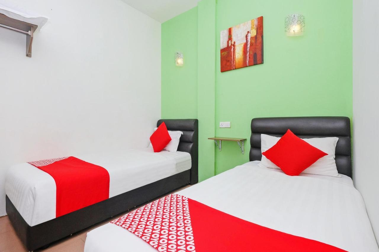 Oyo 850 Gold Star Hotel Chukai Esterno foto