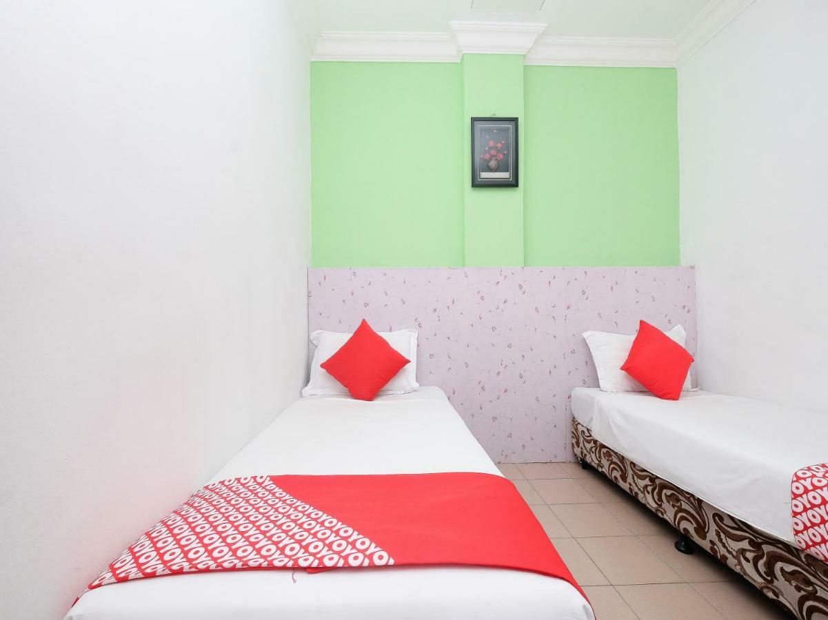 Oyo 850 Gold Star Hotel Chukai Esterno foto