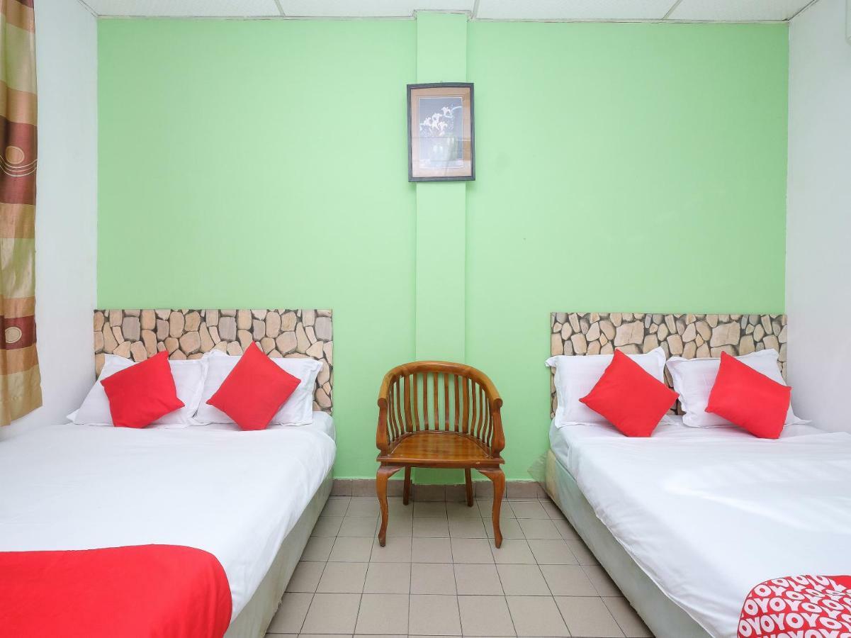 Oyo 850 Gold Star Hotel Chukai Esterno foto
