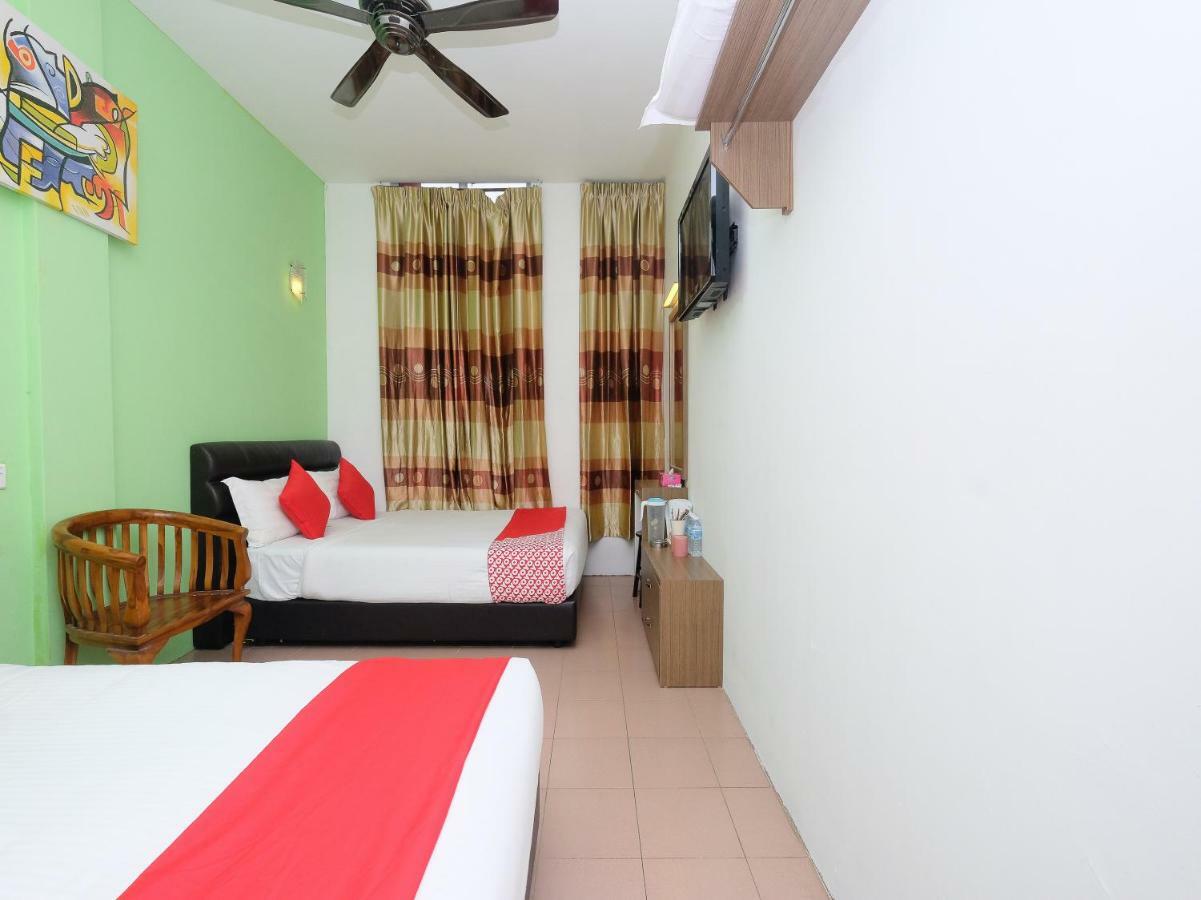 Oyo 850 Gold Star Hotel Chukai Esterno foto