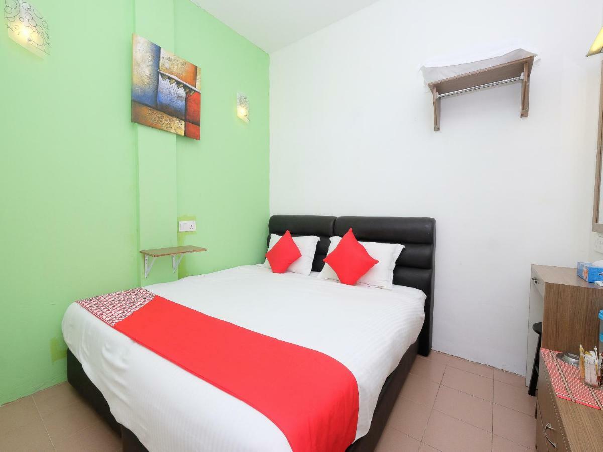 Oyo 850 Gold Star Hotel Chukai Esterno foto