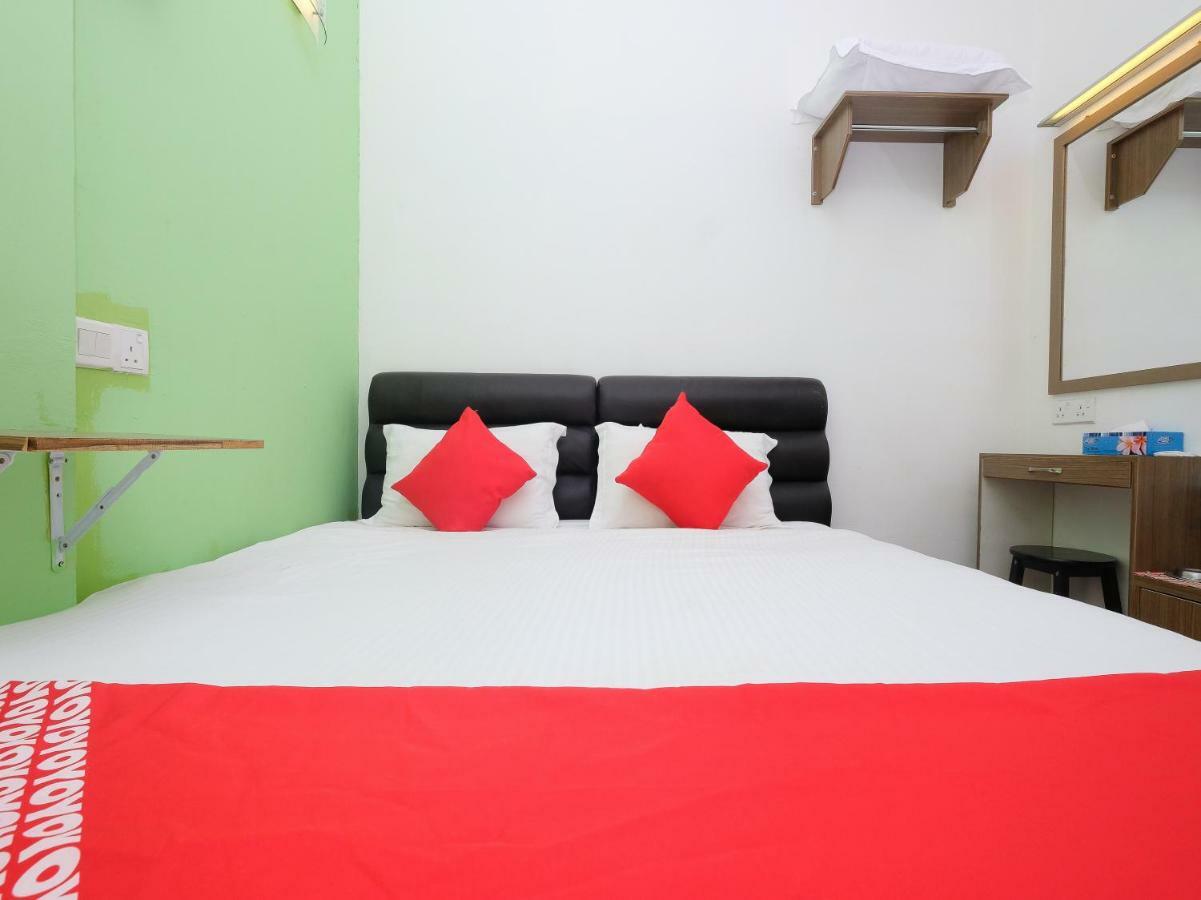 Oyo 850 Gold Star Hotel Chukai Esterno foto
