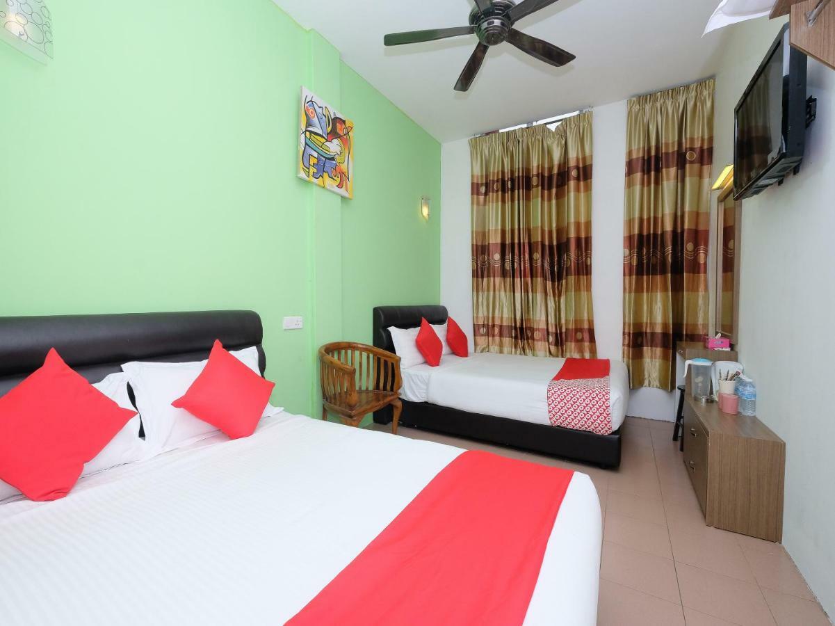 Oyo 850 Gold Star Hotel Chukai Esterno foto