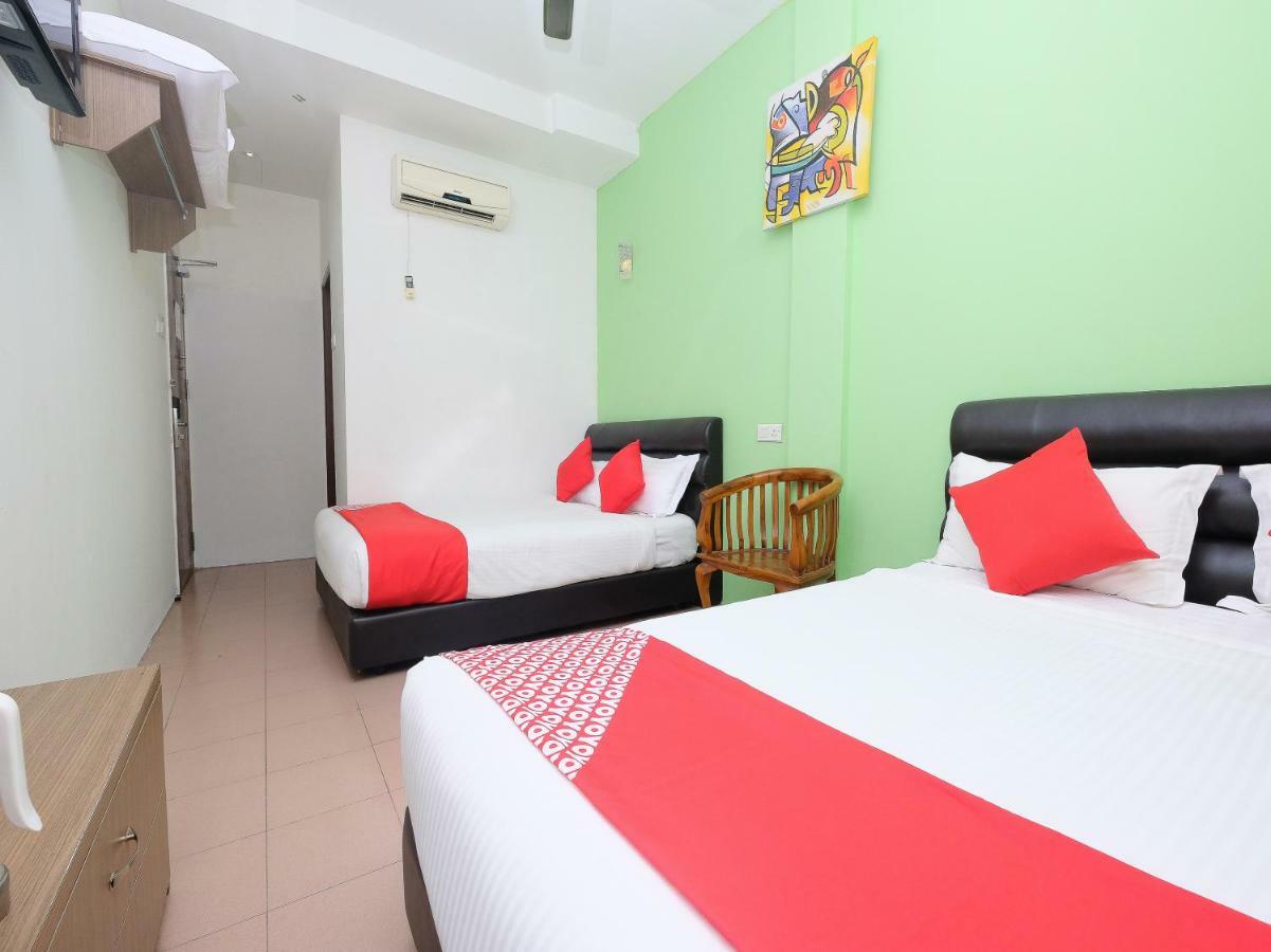 Oyo 850 Gold Star Hotel Chukai Esterno foto