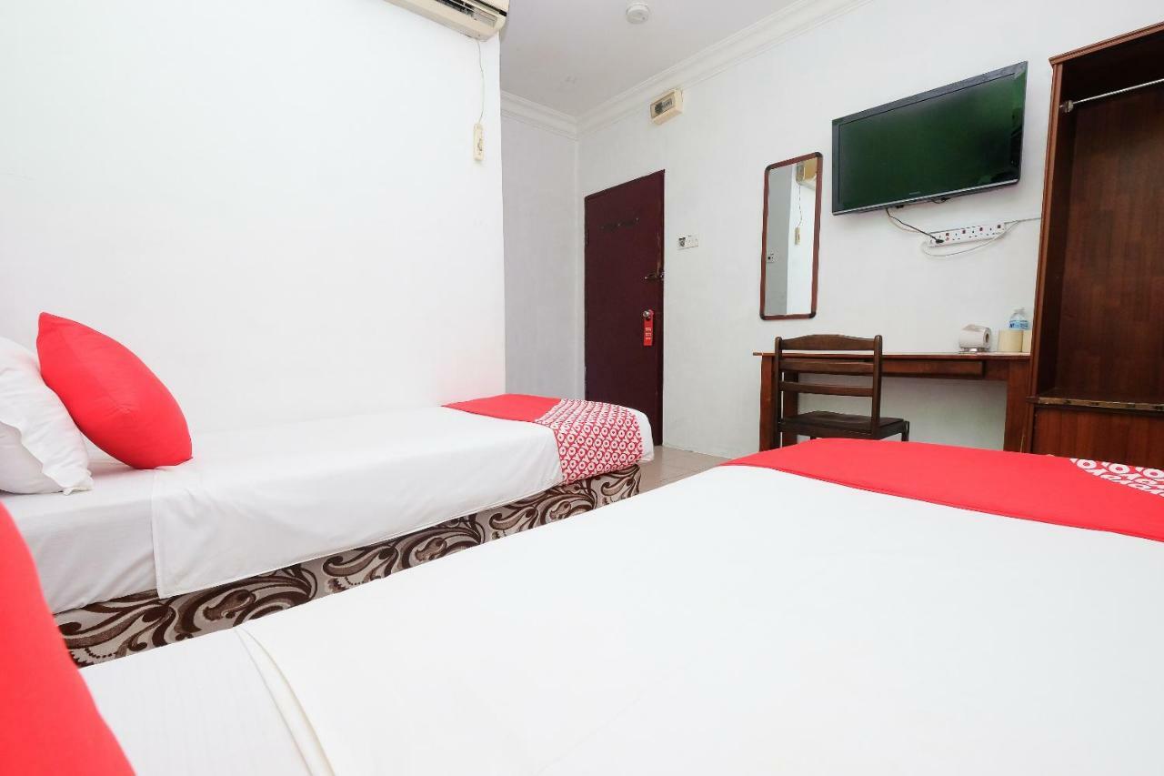 Oyo 850 Gold Star Hotel Chukai Esterno foto