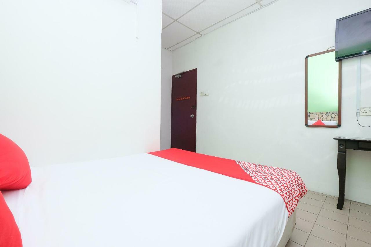 Oyo 850 Gold Star Hotel Chukai Esterno foto