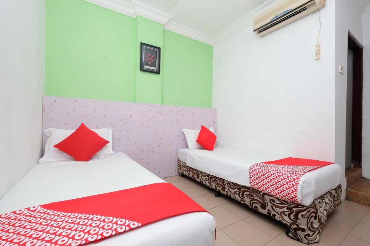 Oyo 850 Gold Star Hotel Chukai Esterno foto