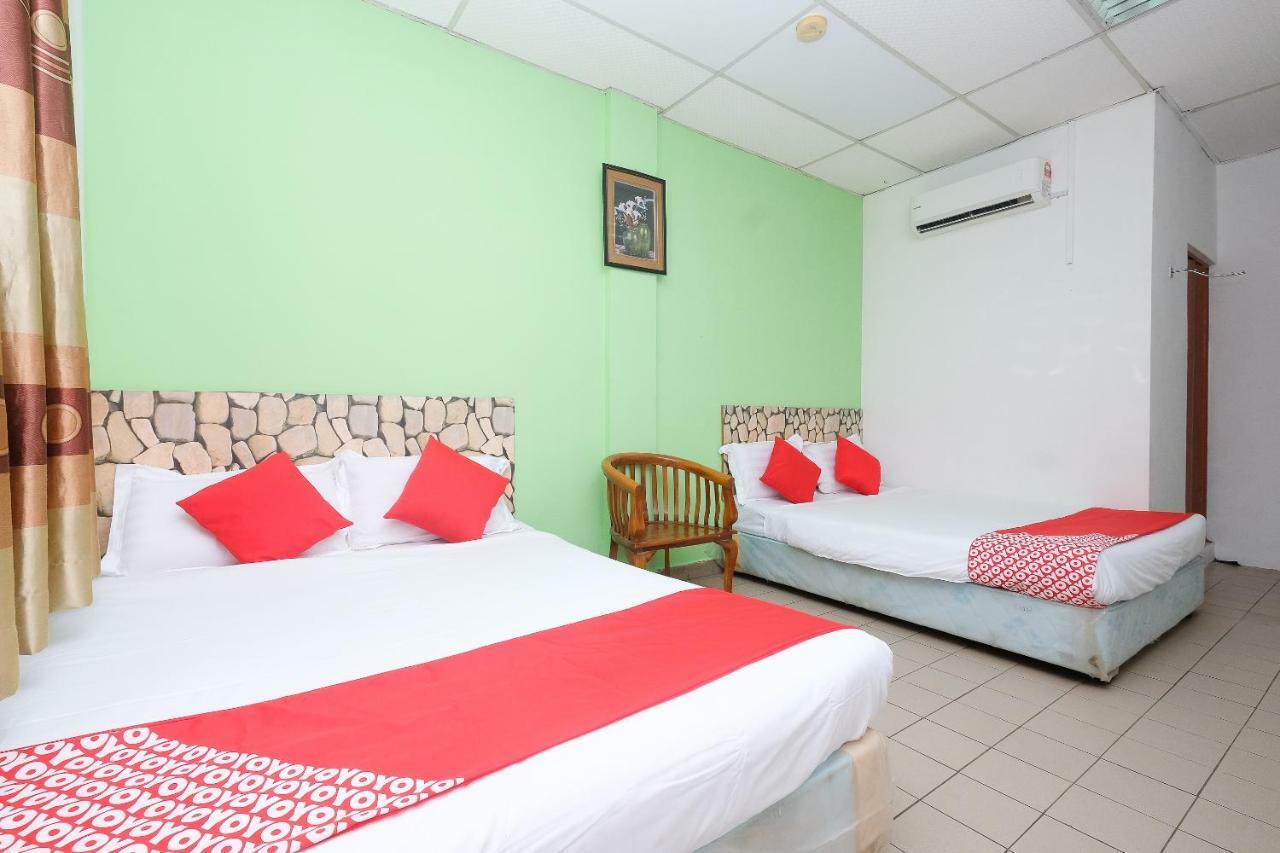 Oyo 850 Gold Star Hotel Chukai Esterno foto