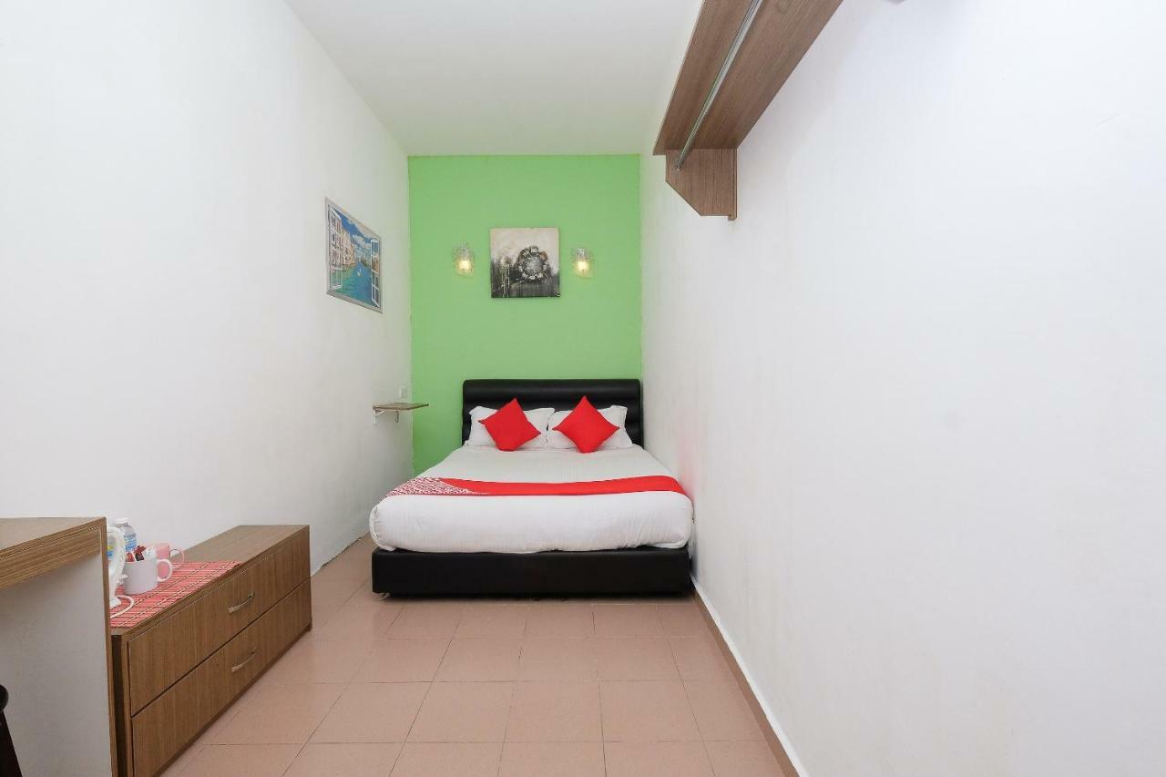 Oyo 850 Gold Star Hotel Chukai Esterno foto