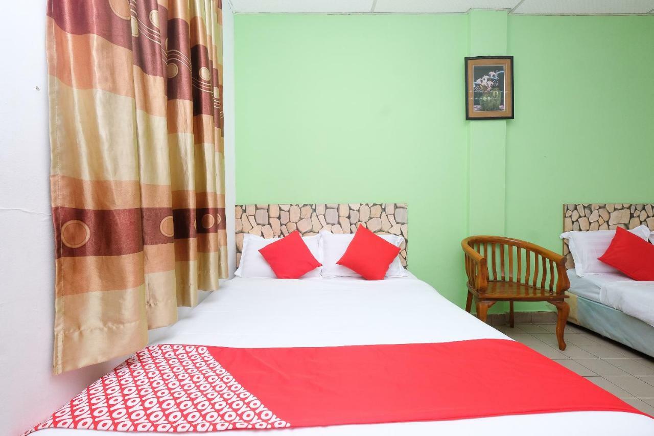 Oyo 850 Gold Star Hotel Chukai Esterno foto
